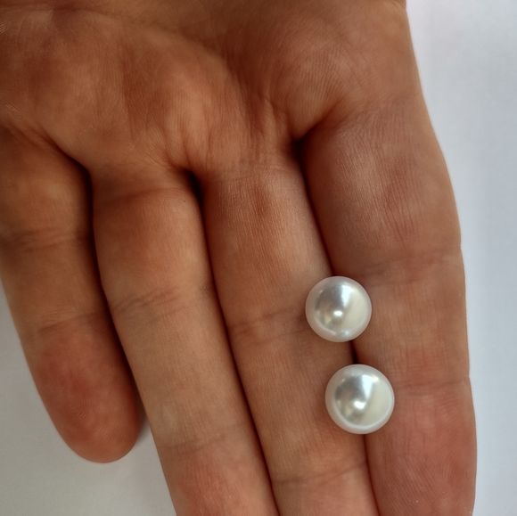 Jewelry - Pearl white elegant stud imitation earings!!